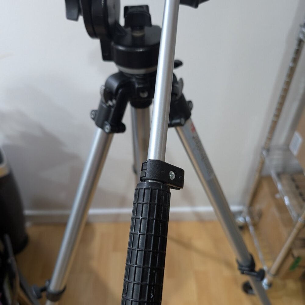 Manfrotto Art 190 Tripod with #128 fluid head - Aluminum legs Made In Italy - Picture 9 of 10